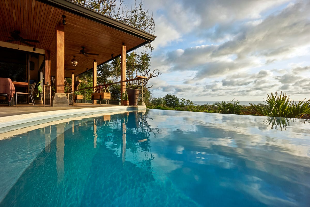Infinity pool